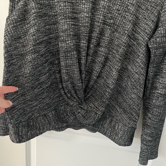 Reitmans Ribbed Knot Front Top - Picture 3 of 4